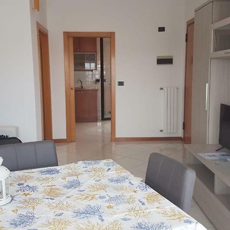 Domus Maris Viserba: Beachfront Stay Near Rimini Fairgrounds Exterior photo