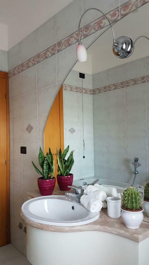 Domus Maris Viserba: Beachfront Stay Near Rimini Fairgrounds Exterior photo
