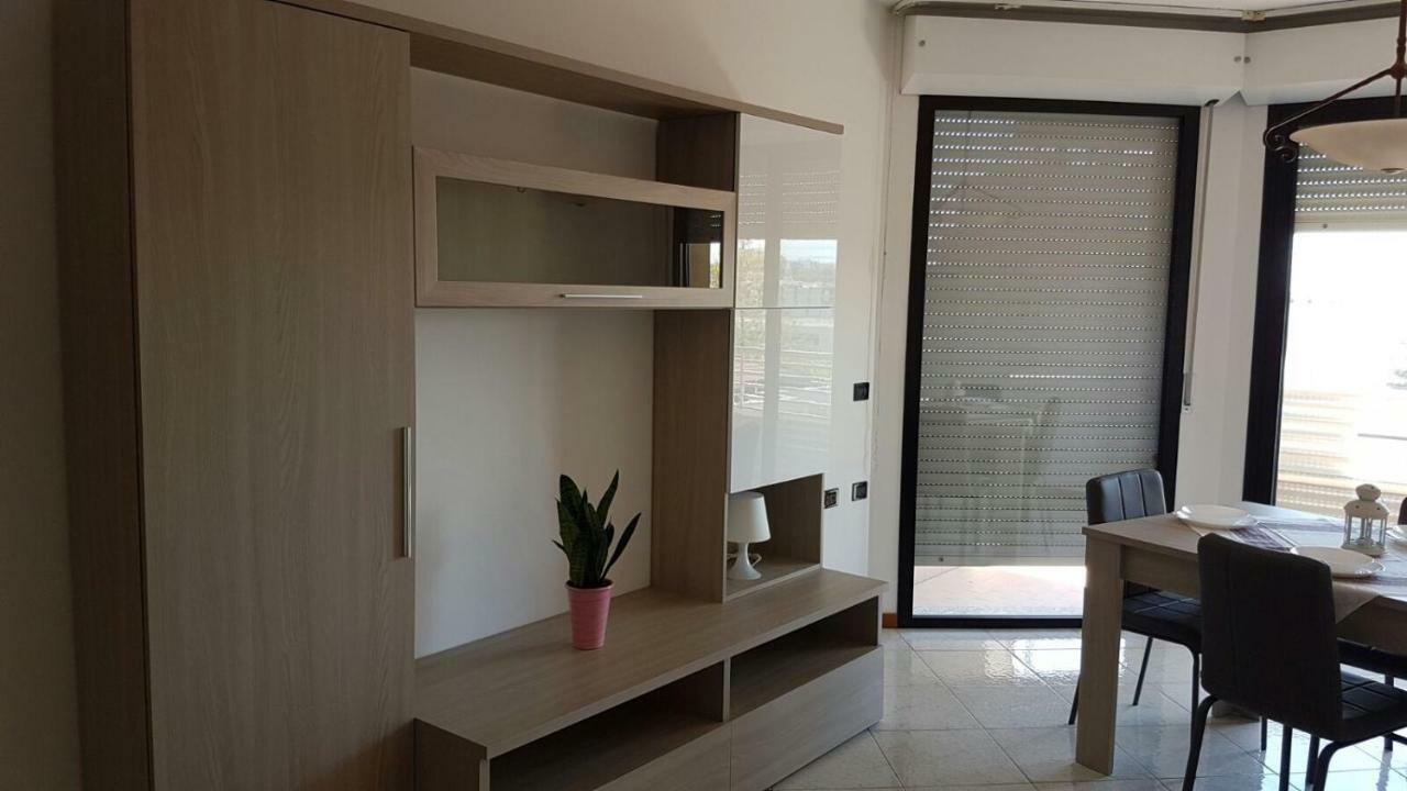 Domus Maris Viserba: Beachfront Stay Near Rimini Fairgrounds Exterior photo