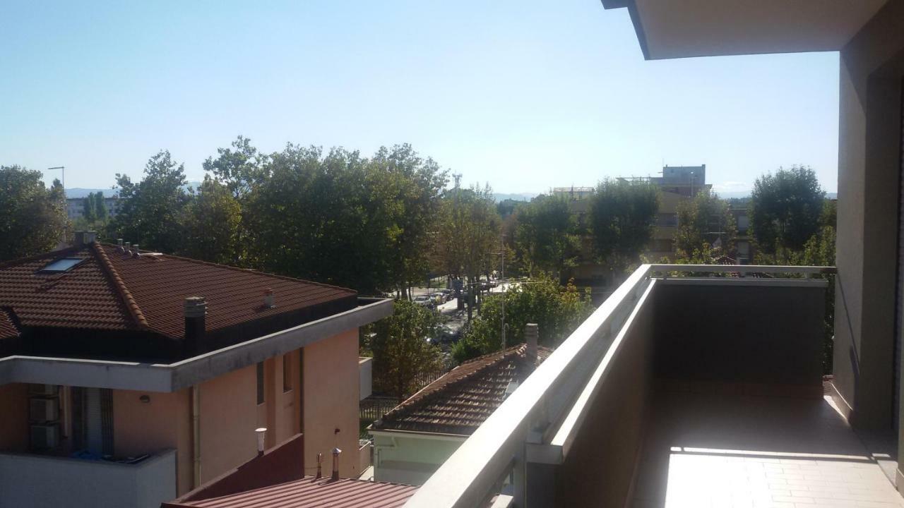 Domus Maris Viserba: Beachfront Stay Near Rimini Fairgrounds Exterior photo