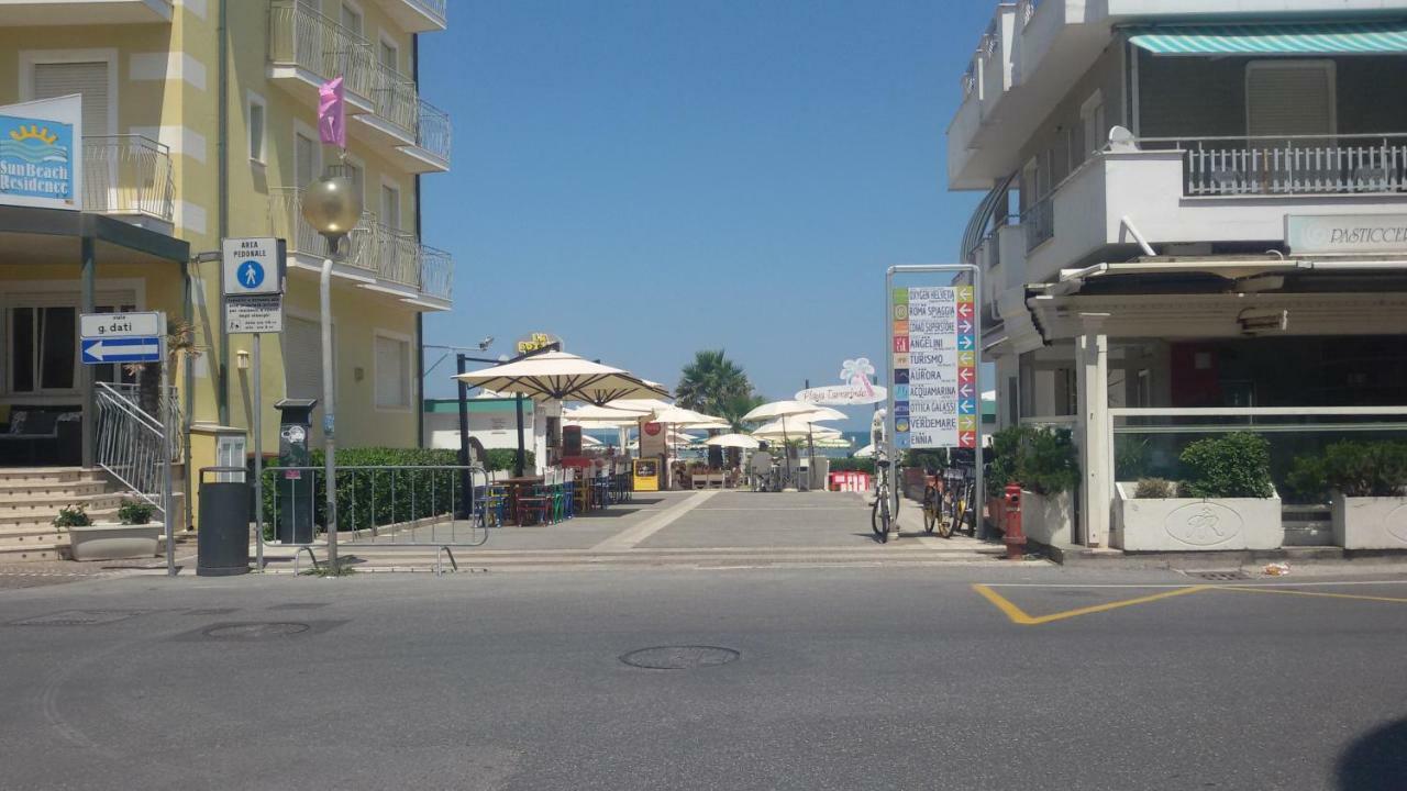 Domus Maris Viserba: Beachfront Stay Near Rimini Fairgrounds Exterior photo
